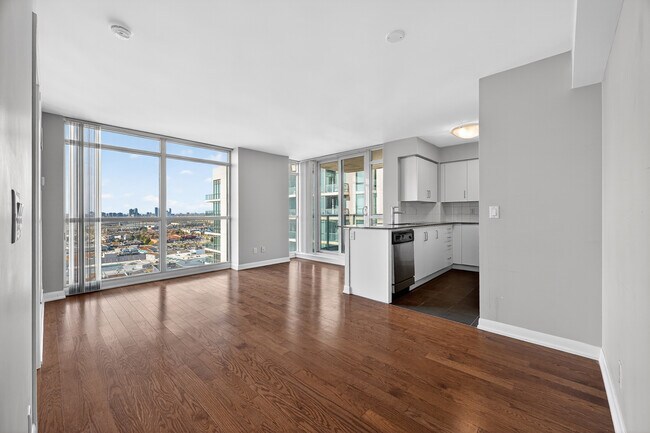 Photo - 215 Sherway Gardens Rd