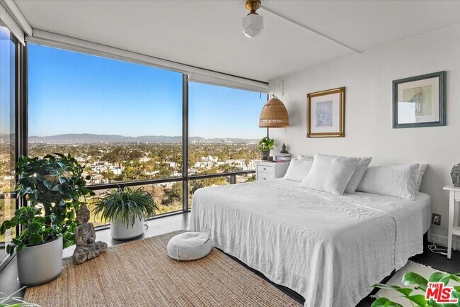 Building Photo - 4316 Marina City Dr Unit 725