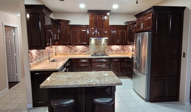 Photo - 2889 Siwell Street