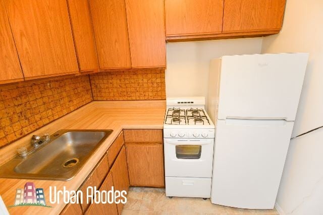 Photo - 737 W Belmont Ave Unit J08W
