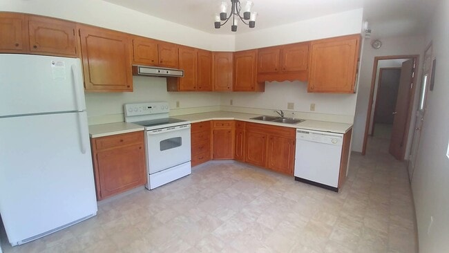 Photo - 900 SW City View St Unit 1