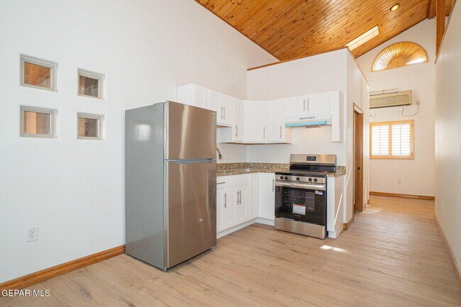 Photo - 404 W Overland Ave