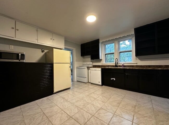 Photo - Available soon! 4 Bed 1.5 Bath Single family home!