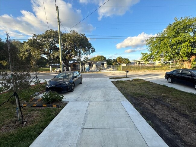 2730 NW 44th St