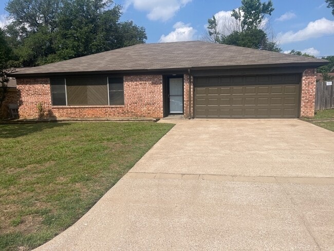 Building Photo - Kenndale ISD! Beautiful 3 /2/2 Arlington !... Rental