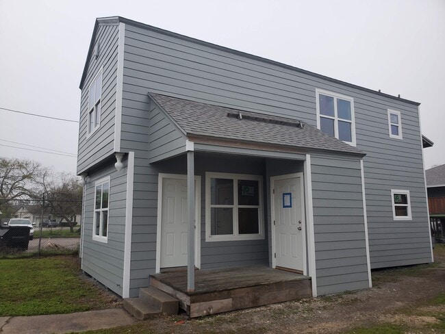 Building Photo - 1621 6th St Rental