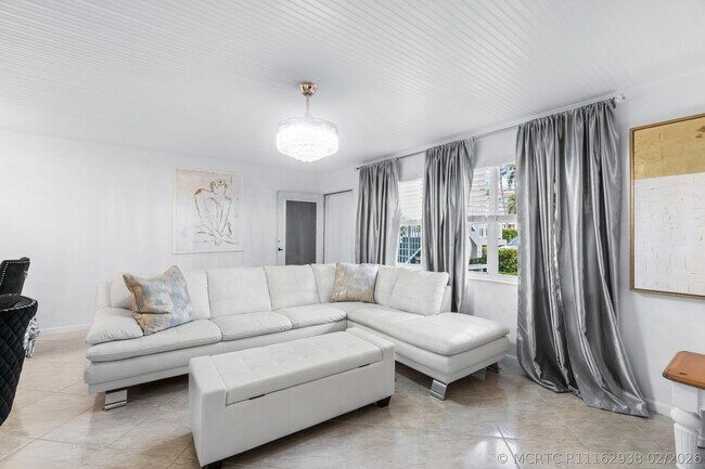 340 Horizon W Unit 102