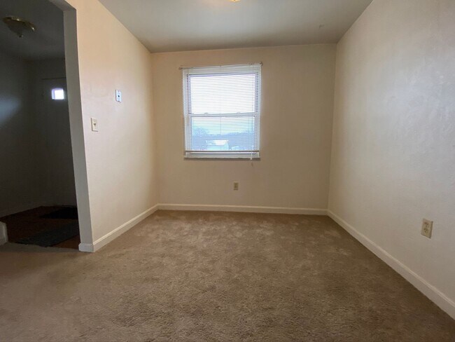 Photo - Lovely Hemlock Square 2BR Townhouse with Great Natural Light and Central Air!! Call Today!