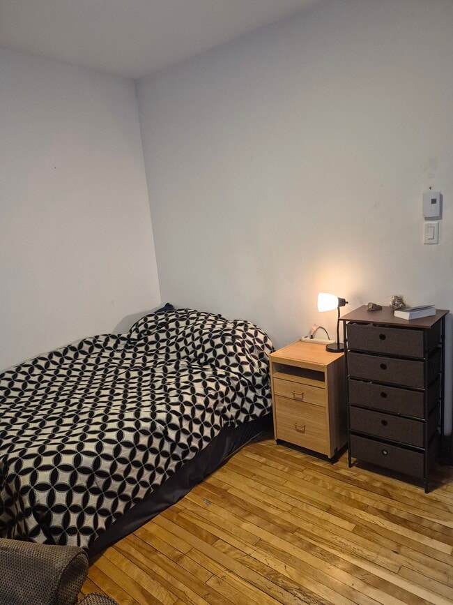 Building Photo - 1272 Boul René-Lévesque O