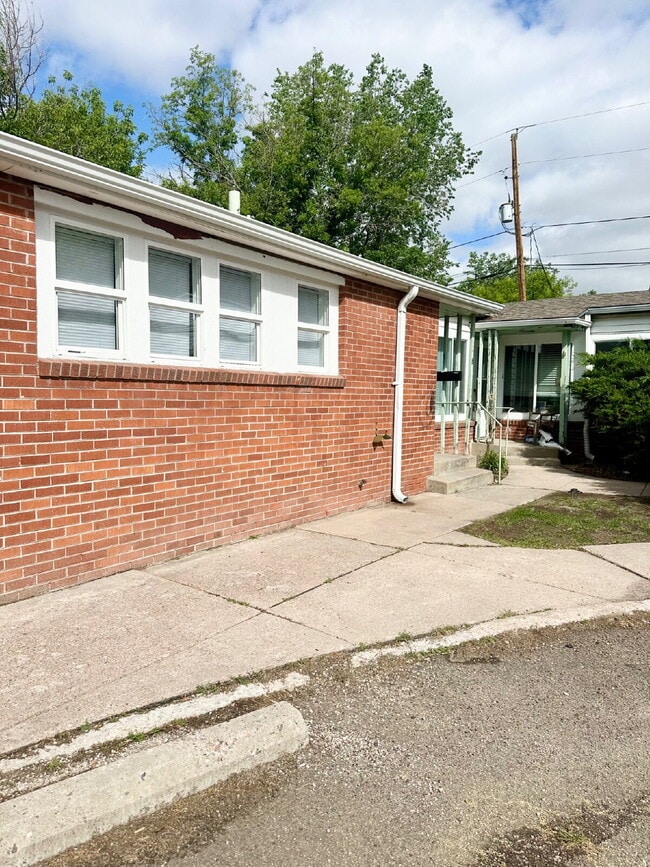 Photo - 716 E 17th St Apartment Unit B