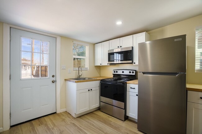 Photo - Headingly Ave (505) Unidad Casita