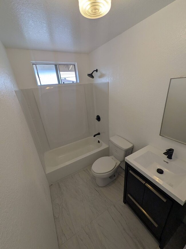 Photo - B- 6-Unit 9532-9536 1/2 Cedar Street. Unidad 9532