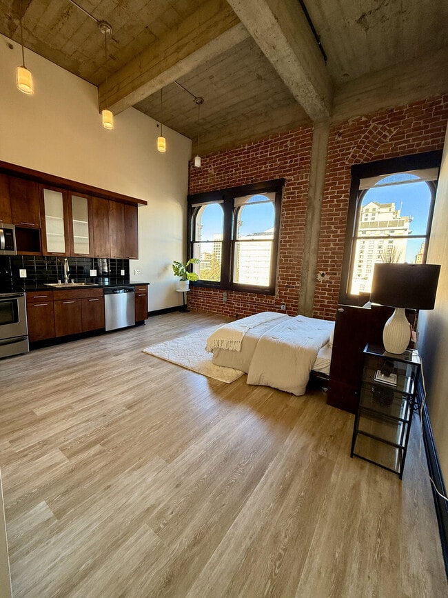 Photo - Sainte Claire Building