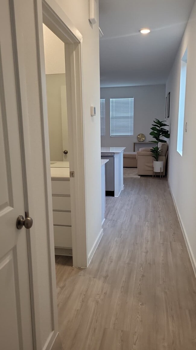 Photo - 6827 Dutch Iris Dr Unit A