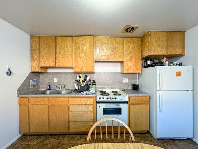 Photo - 785 E 820 N