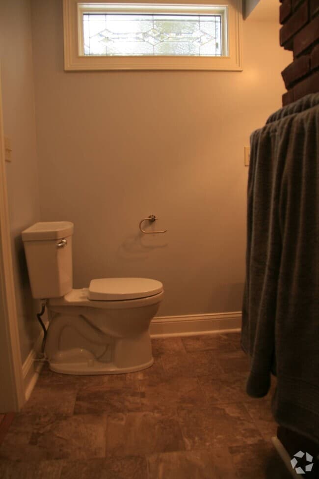 Building Photo - 139 Traver Rd Rental