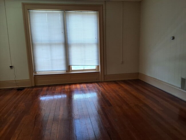 Building Photo - 204 N Mulberry St Unit 3