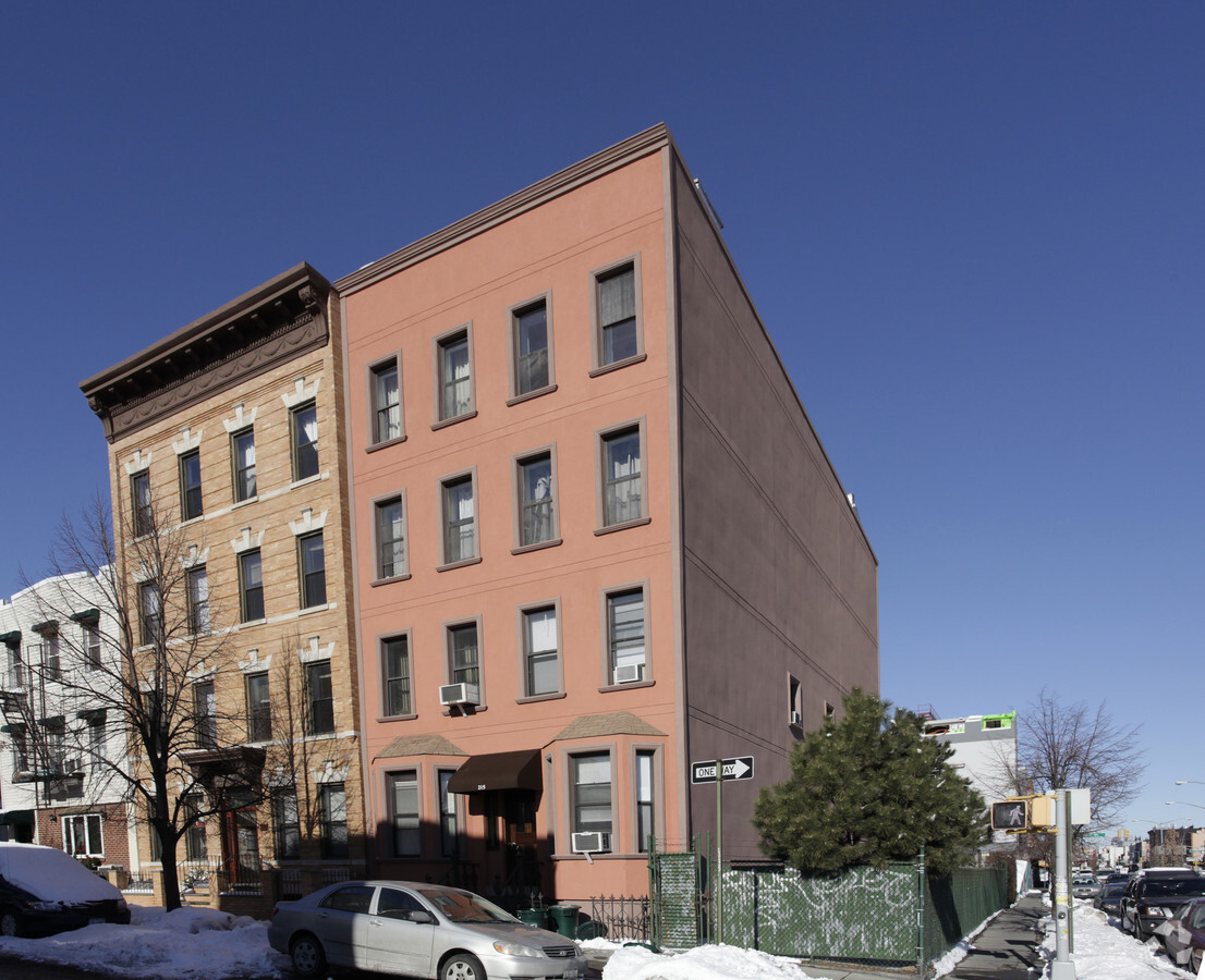 Photo - 215 Kent St Apartments
