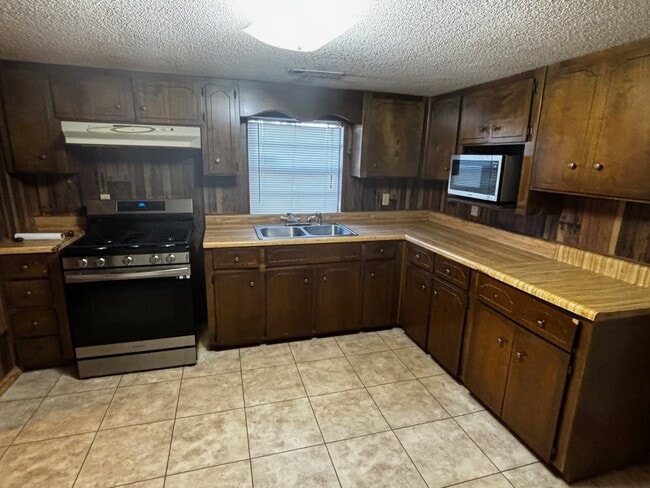 Photo - 500 Azalea St