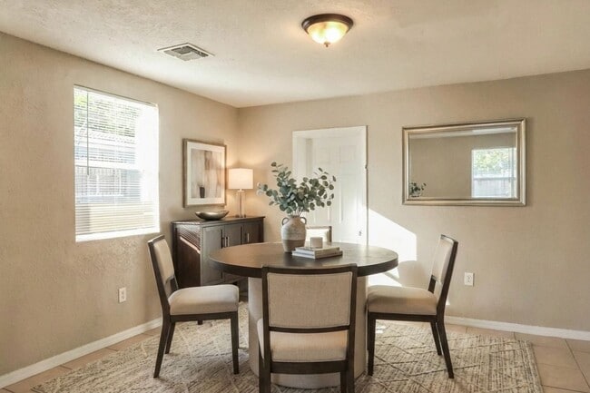 Photo - 3 Bedroom, 1 Bathroom Home for Rent in Tampa!