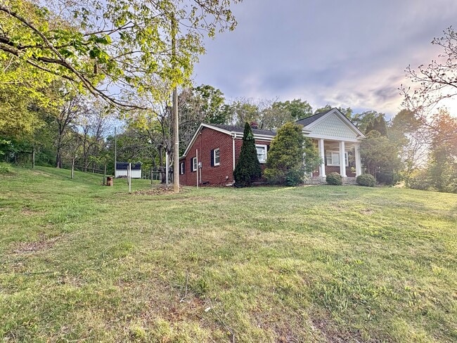 Photo - 772 St James Rd