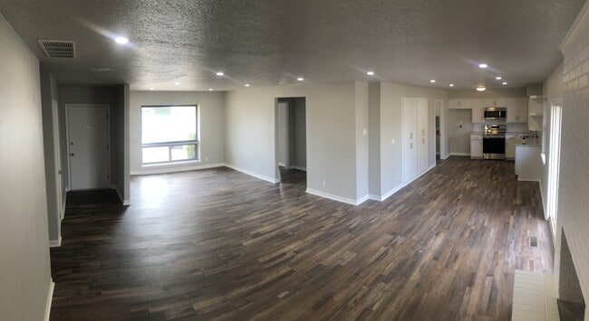 Photo - 2209 Iowa St