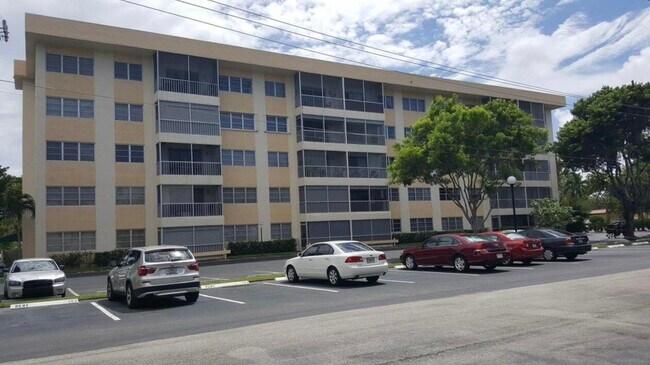 Photo - 50 SW 3rd Ave Unidad 1060