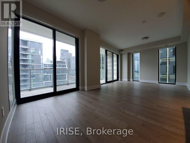 Photo - 118 Merchants' Wharf Unit 801