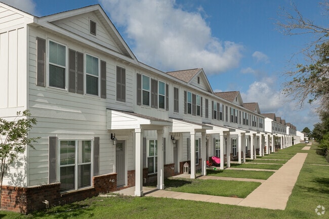 Building Photo - Craft Farms