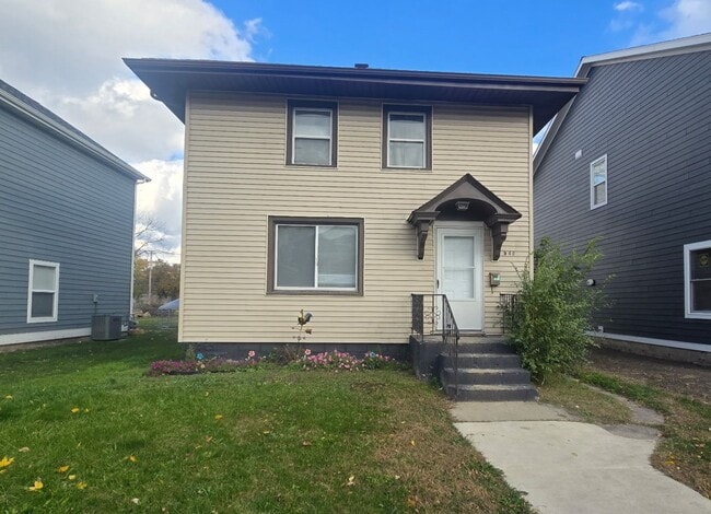 Building Photo - 540 Blaine Ave