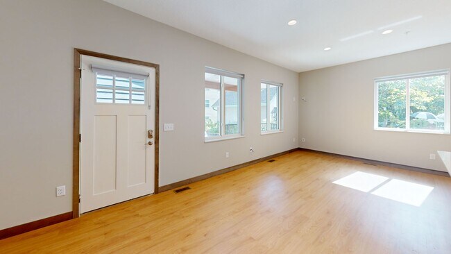 1215 SE 8th St Unit 2