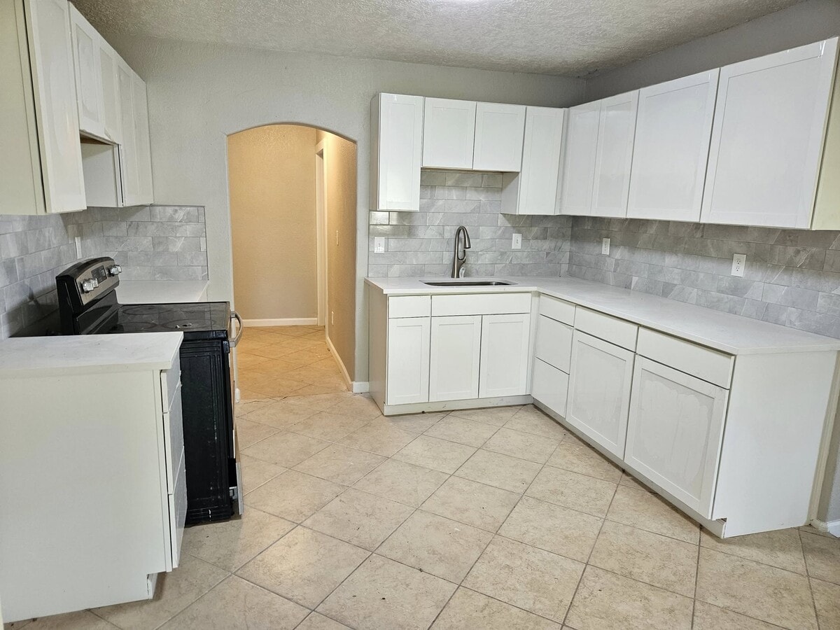 Photo - 1205 W Wrenway Ave