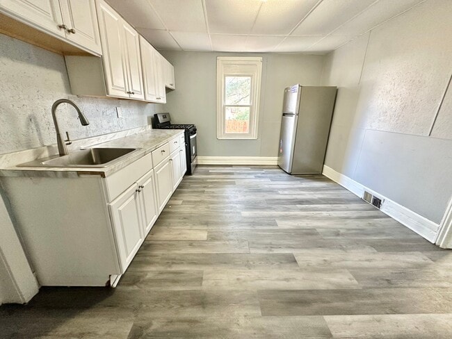 Photo - 223 S 3rd St