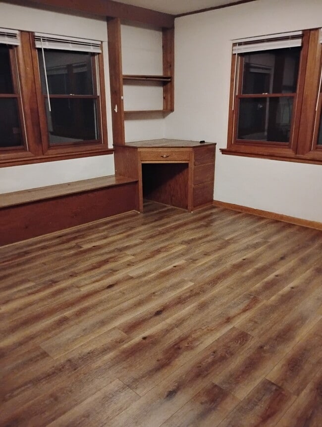 Photo - 321 E Wylie St