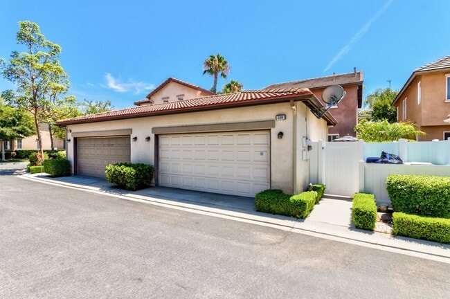 Photo - 2 Master Suites - 2 car garage - Townhome