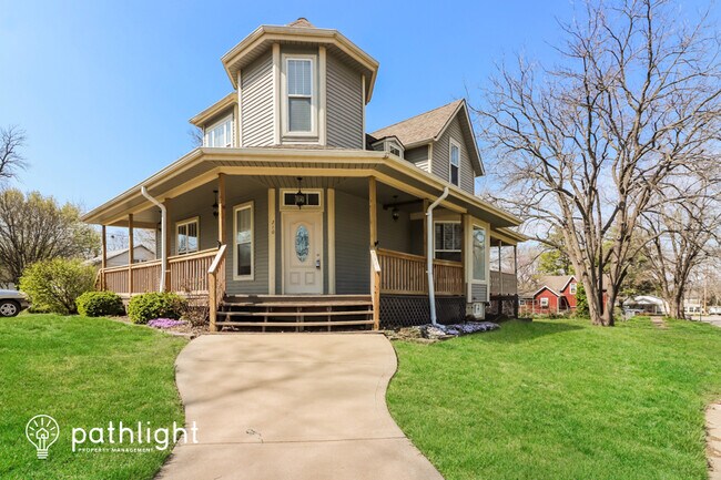 210 E Hale St, Spring Hill, KS, 66083 - 210 E Hale St, Spring Hill, KS, 66083 House