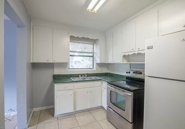 Building Photo - 2678 Ernest Street Unit 3