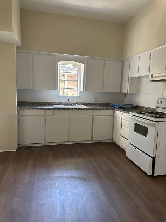 Photo - 5 bedroom 1.5 bath