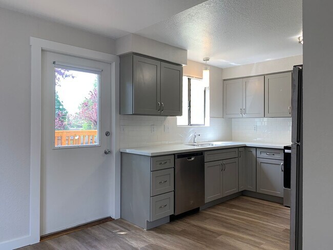 Photo - 3109 NE 11th Pl