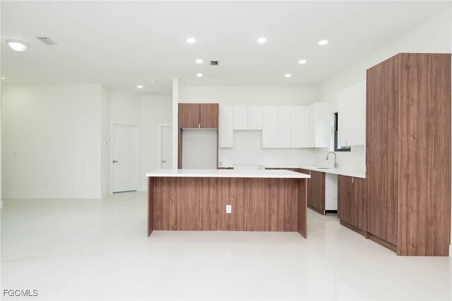 Building Photo - 3216 40th St SW Rental