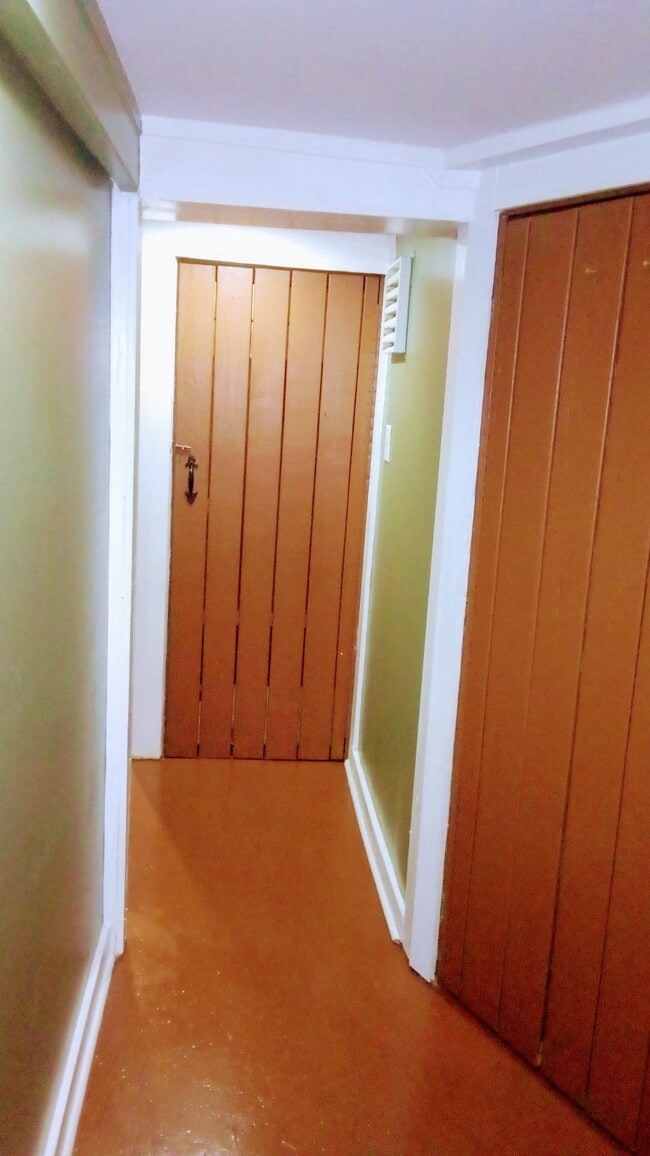 Hallway to Office/Room Laundry area - 720 Winthorne Dr Unit Nashville Basement Apt