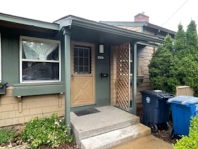 2 bedroom 1 bath close to freeways and sho... - 2 bedroom 1 bath close to freeways and sho... House