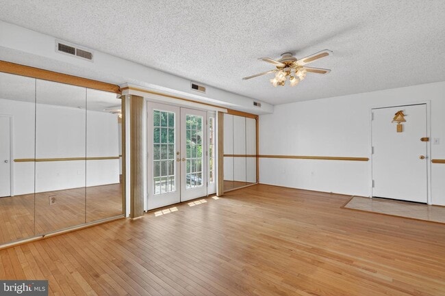Building Photo - 3803 Swann Rd Unit 301