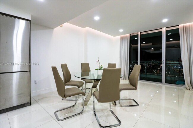 Photo - 92 SW 3rd St Condo Unit 2909