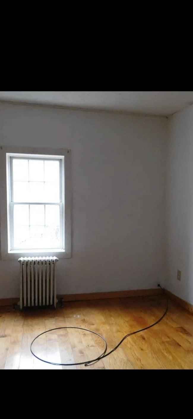 Building Photo - 15 Pearl St Unit Upstairs with balcony