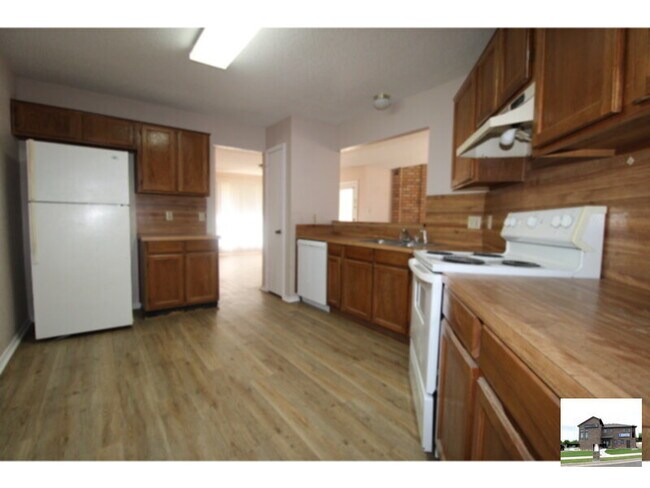 Photo - 1706 Wickfield Way