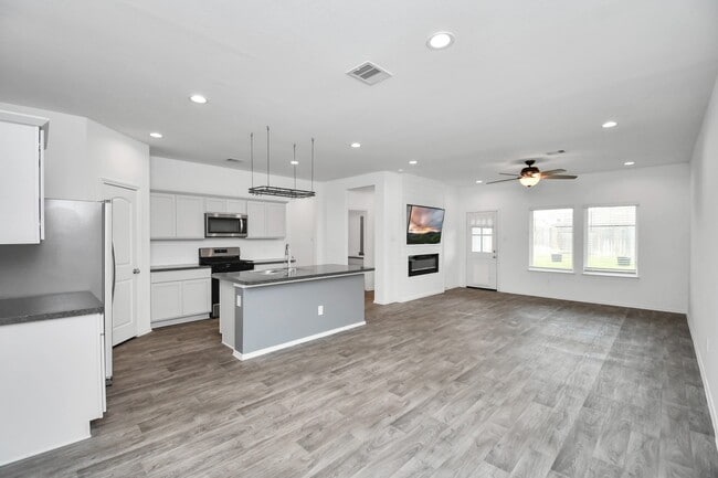 Photo - 5443 Pinetree Cres Ln