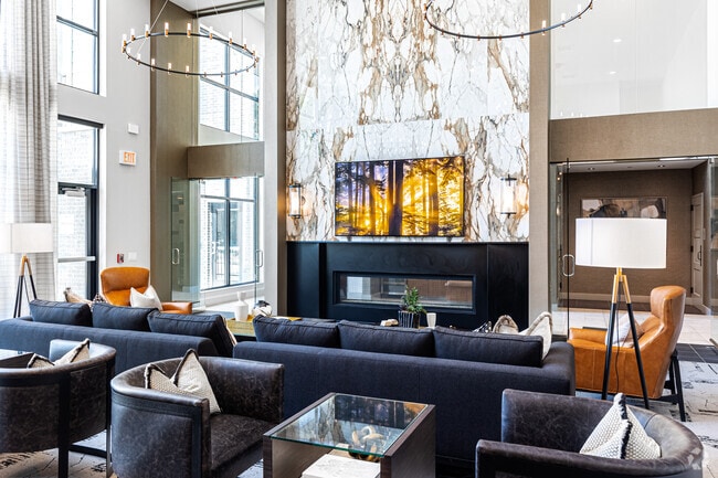 Club Lounge - The Brentwood