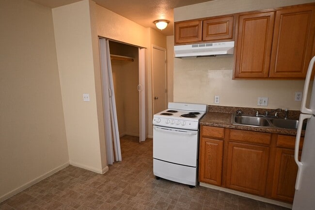 Building Photo - 3021 E Carey Ave Unit 1