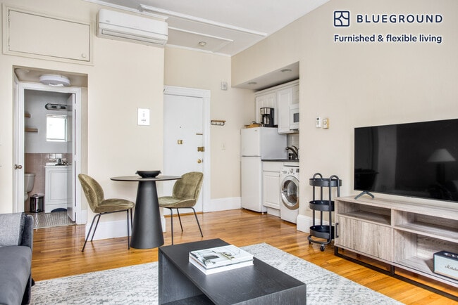 Photo - 226 Newbury St Unit FL2-ID724